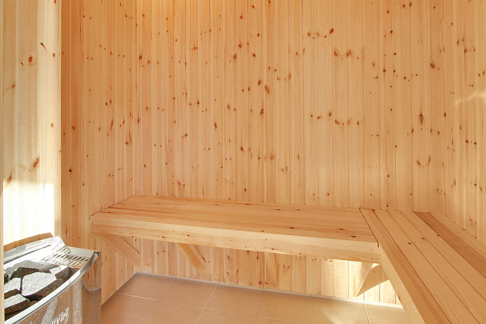 Genießen Sie die heiße Sauna im Luxusferienhaus Nr. 335 für 24 Personen