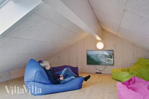 Einige der 24 Schlafgelegenheiten befinden sich im Luxusferienhaus Nr. 335 auf dem ausgebauten Dachboden