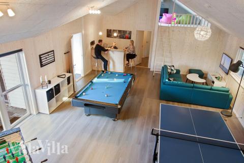 Das Luxusferienhaus 335 für 24 Personen hat einen großen Aktivitätsraum mit u. a. Billard und Darts