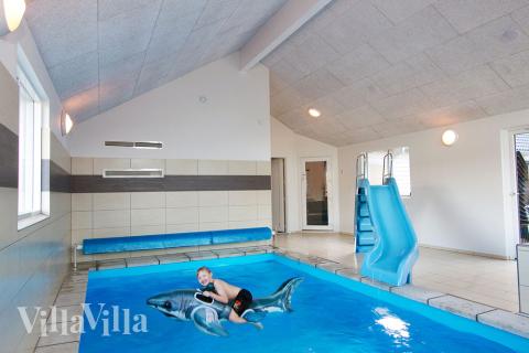 Der schicke Pool im Luxusferienhaus Nr. 335 für 24 Personen