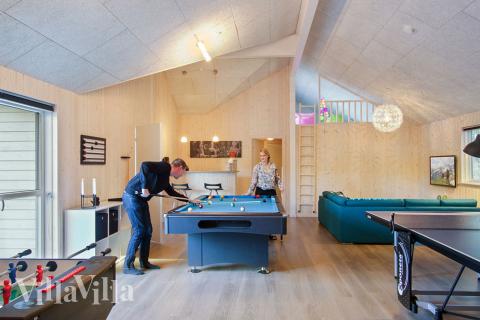 Neben den vielen schönen Stunden, die man im Poolbereich des Hauses verbringen kann, bietet das Luxusferienhaus 335 auch Spielevergnügen bei Billard/Tischtennis und Darts