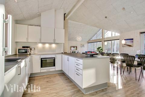 Die Küche in dem Luxusferienhaus Nr. 337 ist so gut ausgestattet, dass man problemlos Mahlzeiten für 16 Personen zubereiten kann.