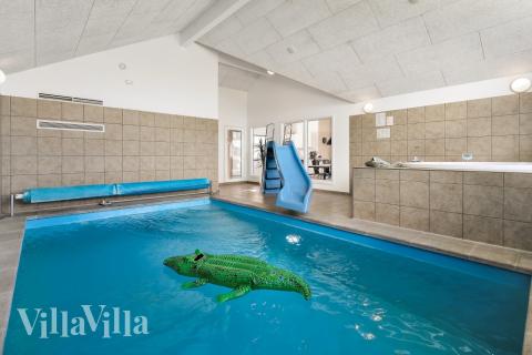 Der schicke Pool im Luxusferienhaus Nr. 338 für 16 Personen