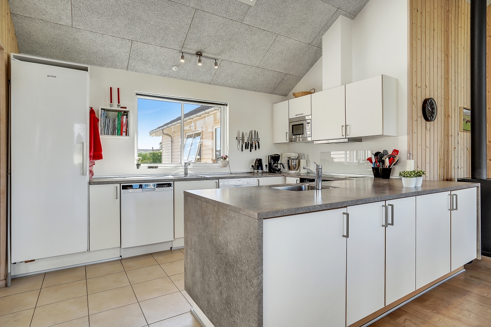 Die Küche in dem Luxusferienhaus Nr. 338 ist so gut ausgestattet, dass man problemlos Mahlzeiten für 16 Personen zubereiten kann.