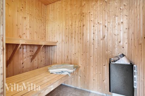 Genießen Sie die heiße Sauna im Luxusferienhaus Nr. 338 für 16 Personen