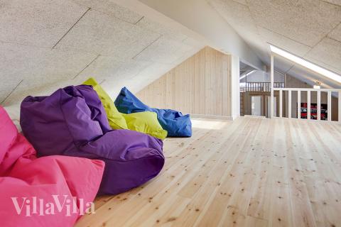 Einige der 22 Schlafgelegenheiten befinden sich im Luxusferienhaus Nr. 340 auf dem ausgebauten Dachboden