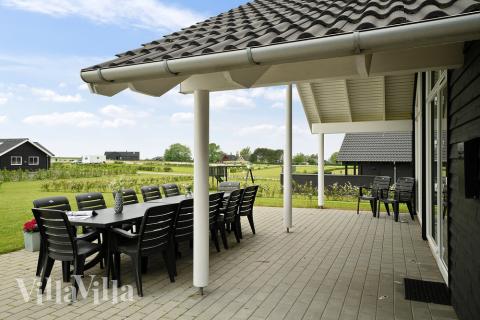 Das Luxusferienhaus Nr. 341 hat eine tolle Terrasse, die mit hochwertigen Gartenmöbeln für 14 Personen ausgestattet ist.