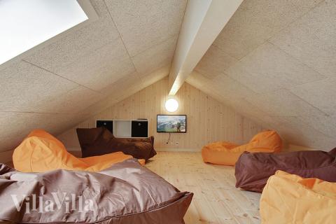 Einige der 24 Schlafgelegenheiten befinden sich im Luxusferienhaus Nr. 342 auf dem ausgebauten Dachboden