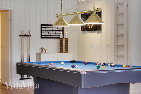 Das Luxusferienhaus 342 für 24 Personen hat einen großen Aktivitätsraum mit u. a. Billard und Darts