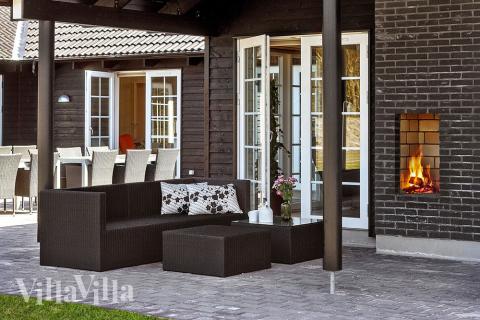 Auf der Terrasse des Ferienhauses Nr. 342 ist Platz für 24 Personen.