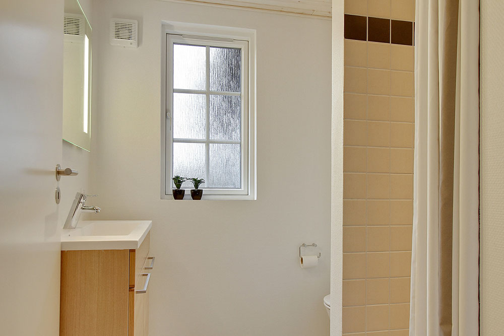 Eines der Badezimmer im Luxusferienhaus Nr. 342