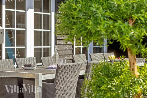 Genießen Sie einen Grillabend auf der Terrasse des Luxusferienhauses Nr. 342 in Westjütland