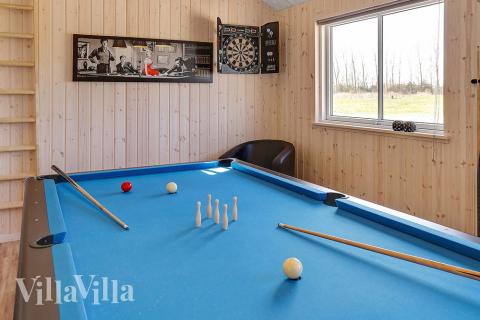 Aktivitätsraum im Luxusferienhaus Nr. 343 mit 8 Schlafzimmern und Platz für 20 Gäste.