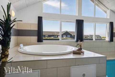 Genießen Sie den warmen Whirlpool im Luxusferienhaus Nr. 345 in Fünen und seine Inseln