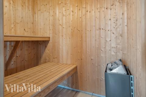 Genießen Sie die heiße Sauna im Luxusferienhaus Nr. 345 für 16 Personen