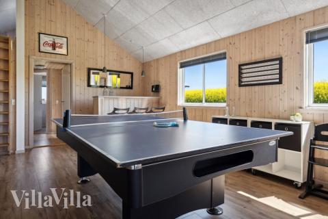 Das Luxusferienhaus 345 für 16 Personen hat einen großen Aktivitätsraum mit u. a. Billard und Darts