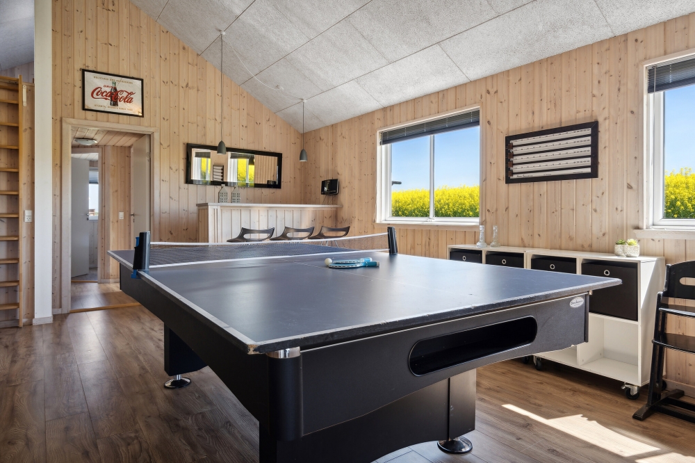 Das Luxusferienhaus 345 für 16 Personen hat einen großen Aktivitätsraum mit u. a. Billard und Darts