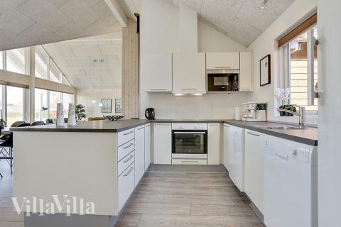 Die Küche in dem Luxusferienhaus Nr. 344 ist so gut ausgestattet, dass man problemlos Mahlzeiten für 16 Personen zubereiten kann.