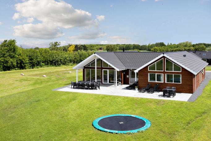  Das Ferienhaus mit Platz für 16 Personen bietet allen Groß und Klein tolle Aktivitätsmöglichkeiten.