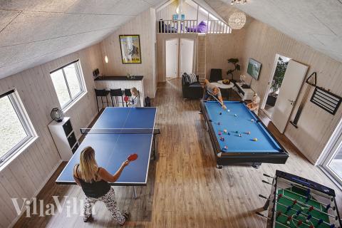 Neben den vielen schönen Stunden, die man im Poolbereich des Hauses verbringen kann, bietet das Luxusferienhaus 346 auch Spielevergnügen bei Billard/Tischtennis und Darts