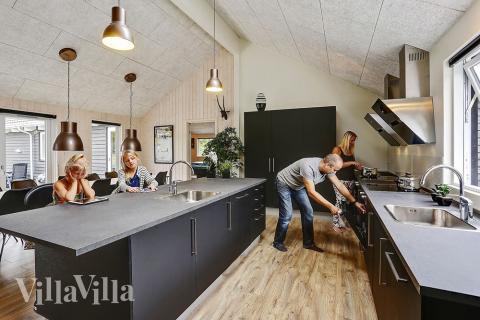 Die Küche in dem Luxusferienhaus Nr. 346 ist so gut ausgestattet, dass man problemlos Mahlzeiten für 22 Personen zubereiten kann.