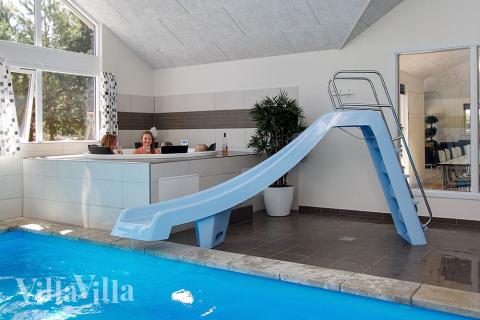 Genießen Sie den warmen Whirlpool im Luxusferienhaus Nr. 347 in Bornholm