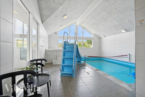 Der schicke Pool im Luxusferienhaus Nr. 348 für 20 Personen