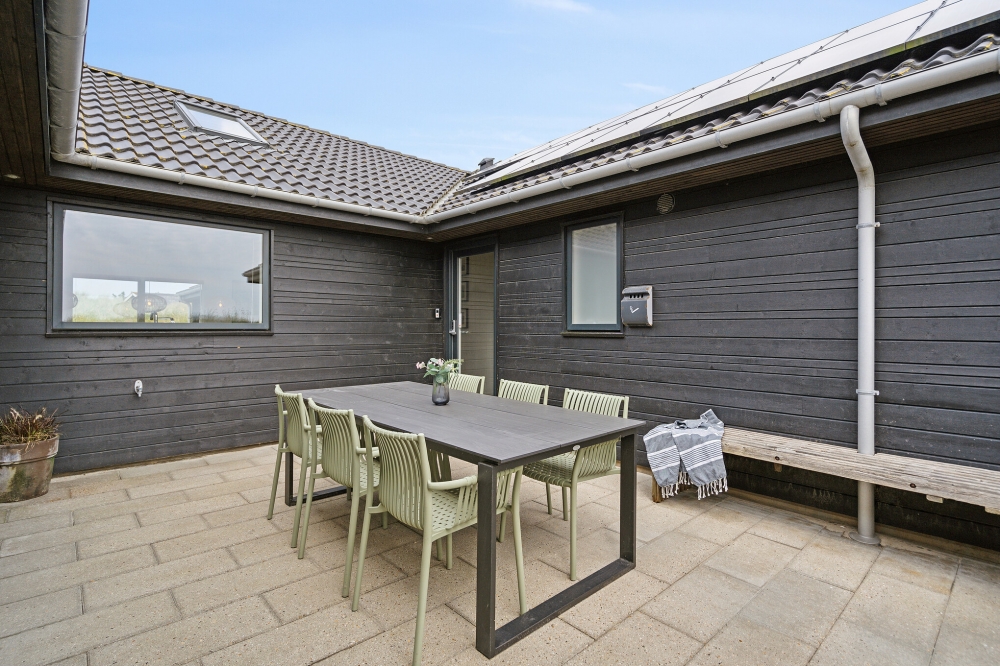 Dieses schöne Poolhaus Nr. 348 mit Platz für 20 Personen liegt in Westjütland