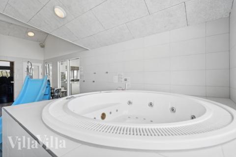 Im Luxusferienhaus Nr. 348 gibt es einen Whirlpool und 7 Schlafzimmer.