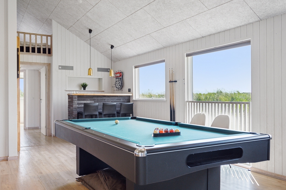 Das Luxusferienhaus 348 für 20 Personen hat einen großen Aktivitätsraum mit u. a. Billard und Darts