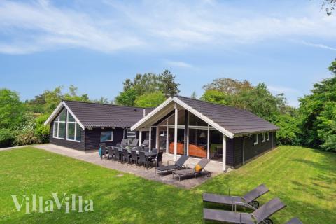 Dieses schöne Poolhaus Nr. 352 mit Platz für 14 Personen liegt in Nordseeland