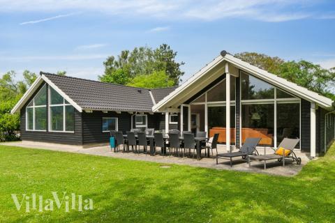 Das Luxusferienhaus Nr. 352 hat eine tolle Terrasse, die mit hochwertigen Gartenmöbeln für 14 Personen ausgestattet ist.