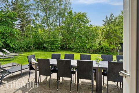 Genießen Sie einen Grillabend auf der Terrasse des Luxusferienhauses Nr. 352 in Nordseeland