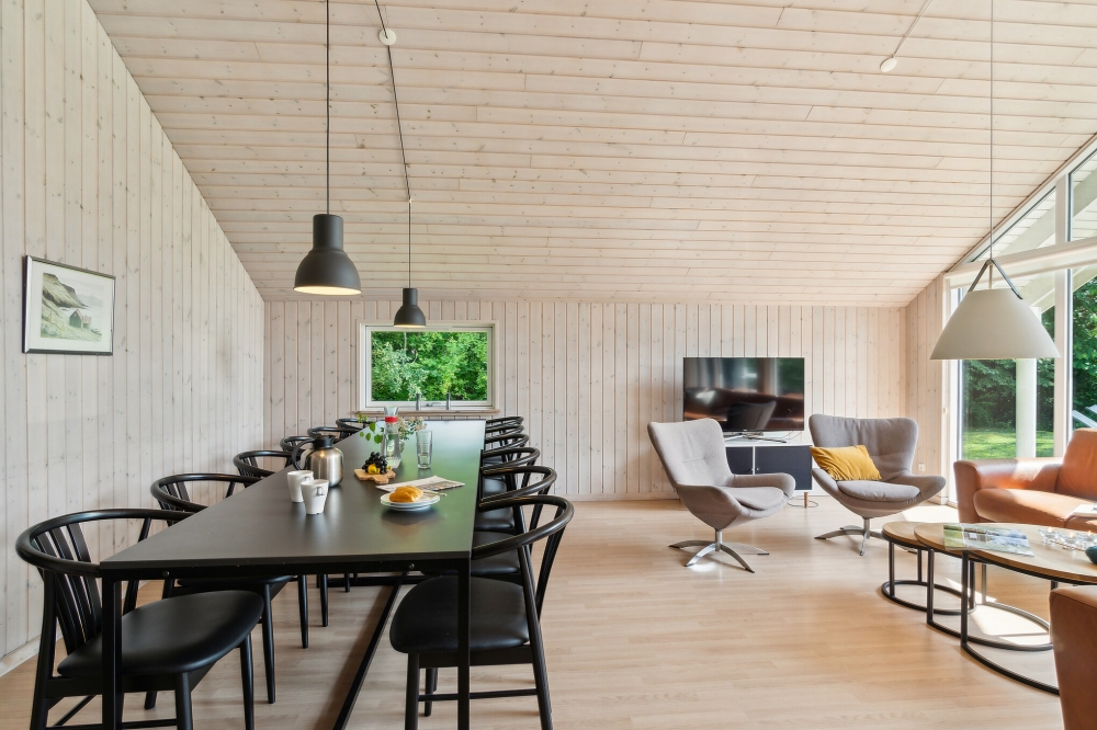 Aufenthaltsraum mit Platz für 14 im Luxusferienhaus Nr. 352.