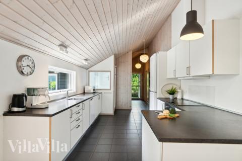 Die Küche in dem Luxusferienhaus Nr. 352 ist so gut ausgestattet, dass man problemlos Mahlzeiten für 14 Personen zubereiten kann.