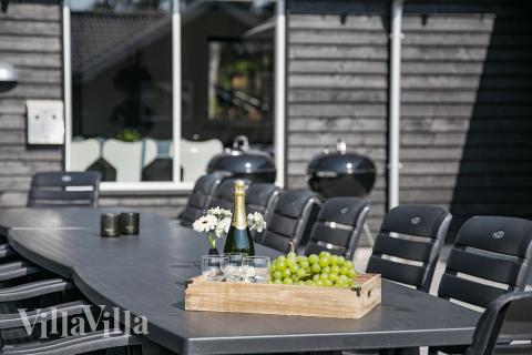 Große Terrasse am Luxusferienhaus Nr. 351 in Nordseeland.