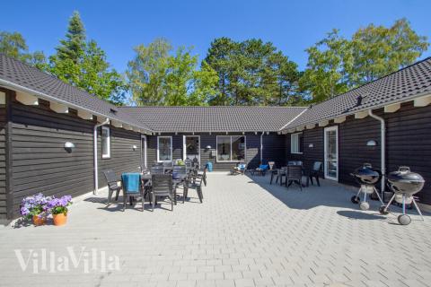Genießen Sie einen Grillabend auf der Terrasse des Luxusferienhauses Nr. 351 in Nordseeland