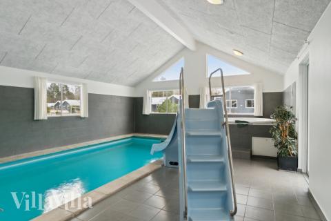 Der schicke Pool im Luxusferienhaus Nr. 351 für 22 Personen