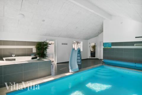 Der schicke Pool im Luxusferienhaus Nr. 350 für 24 Personen