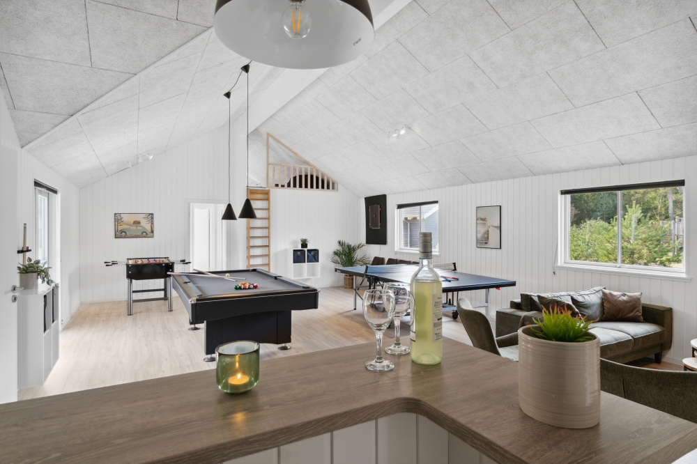 Aktivitätsraum im Luxusferienhaus Nr. 350 mit 9 Schlafzimmern und Platz für 24 Gäste.