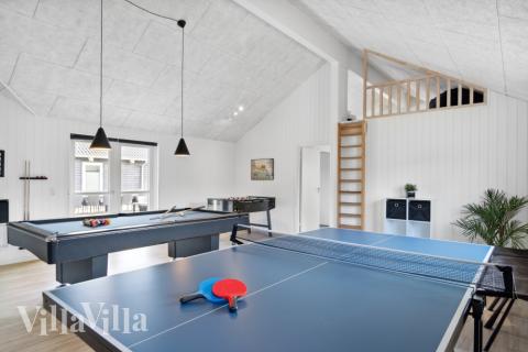 Das Luxusferienhaus 350 für 24 Personen hat einen großen Aktivitätsraum mit u. a. Billard und Darts