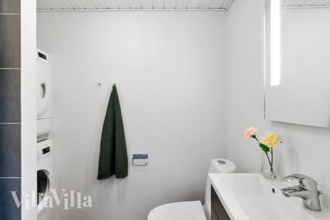 Eines der Badezimmer im Luxusferienhaus Nr. 350