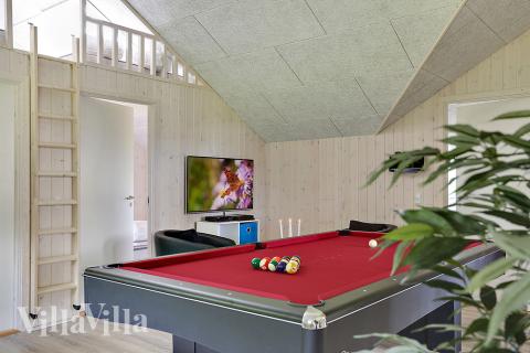 Neben den vielen schönen Stunden, die man im Poolbereich des Hauses verbringen kann, bietet das Luxusferienhaus 349 auch Spielevergnügen bei Billard/Tischtennis und Darts