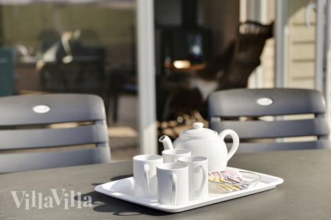 Genießen Sie einen Grillabend auf der Terrasse des Luxusferienhauses Nr. 349 in Lolland/Falster/Mön