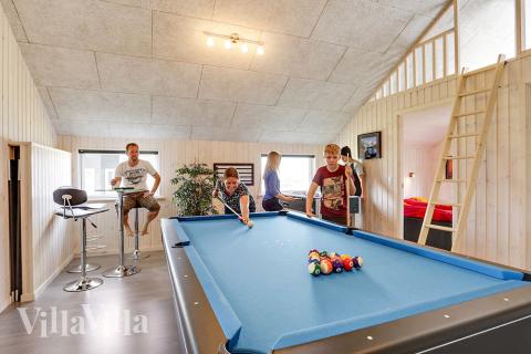 Neben den vielen schönen Stunden, die man im Poolbereich des Hauses verbringen kann, bietet das Luxusferienhaus 353 auch Spielevergnügen bei Billard/Tischtennis und Darts