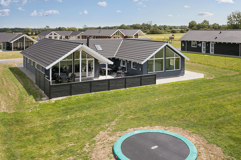 Dieses schöne und gut ausgestattete Luxussommerhaus befindet sich in der Nähe des kindefreundlichen Strandes in Skåstrup auf Nordfünen.