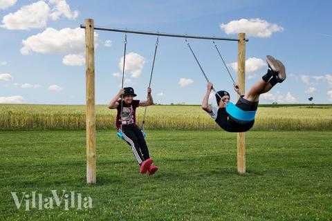 Zu dem attraktiven Ferienhaus Nr. 353 in Fünen und seine Inseln gehört auch ein tolles Angebot im Außenbereich, z. B. Spieleturm und Schaukeln