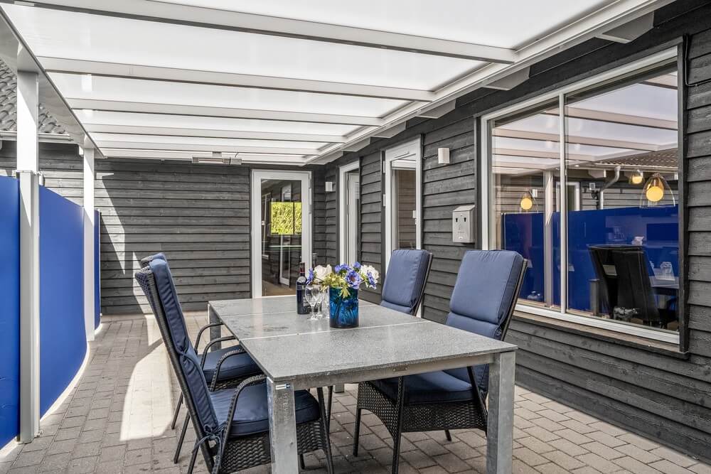 Genießen Sie einen Grillabend auf der Terrasse des Luxusferienhauses Nr. 356 in Ostjütland