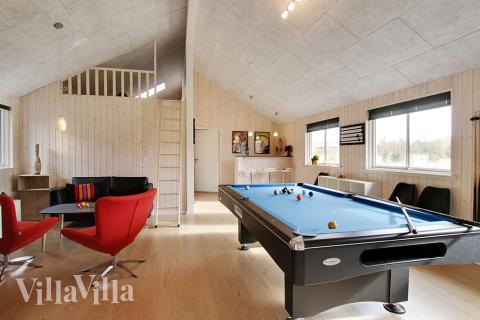 Neben den vielen schönen Stunden, die man im Poolbereich des Hauses verbringen kann, bietet das Luxusferienhaus 358 auch Spielevergnügen bei Billard/Tischtennis und Darts