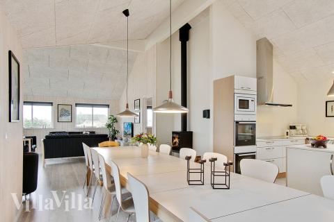 Aufenthaltsraum mit Platz für 18 im Luxusferienhaus Nr. 357.